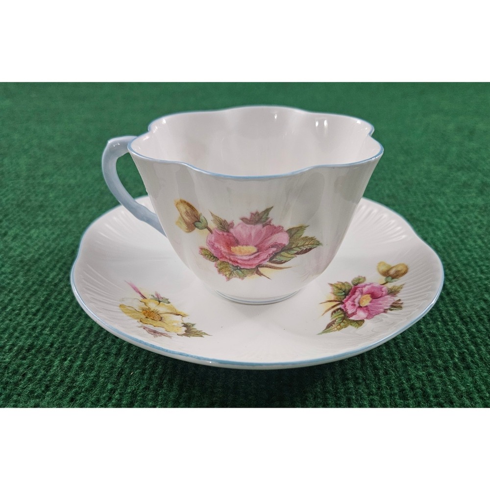 Shelley England Fine Bone China Begonia Pattern Teacup and Saucer‎ Set